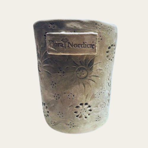 Flora Nordica keramikvase – håndlavet vase med blomsterprægning