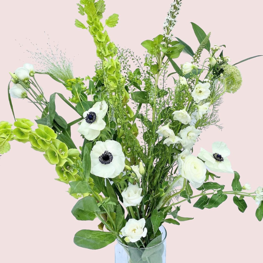 floristens valg: Buket bundet af dagens udvalg af blomster, som variere fra dag til dag.